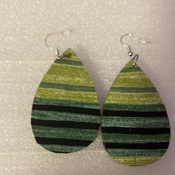 Earrings - Picture 4 of 4